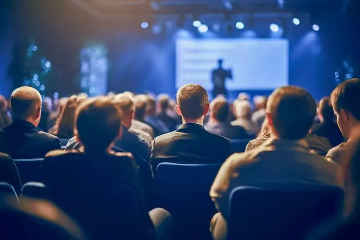 Congresos y experiencias de innovacion en ALUNA